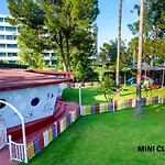 Queen's Park Goeynuek Kemer