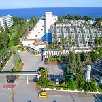 Queen's Park Goeynuek Kemer