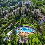 Hotel Queen's Park Goeynuek 5*