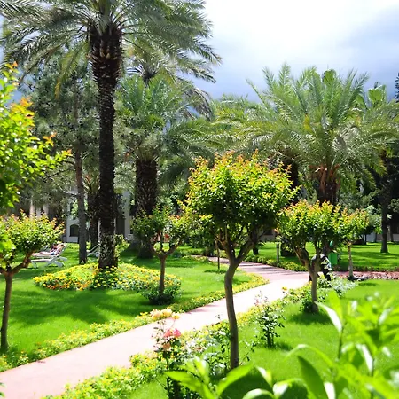 Queen's Park Goynuk מלון 5*