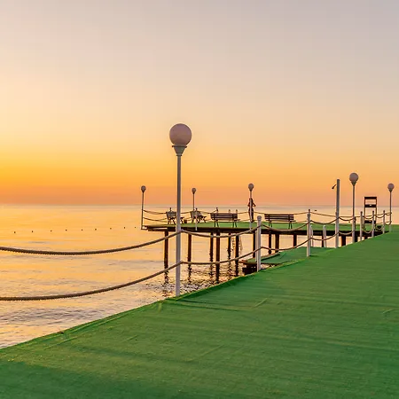 Queen's Park Goeynuek