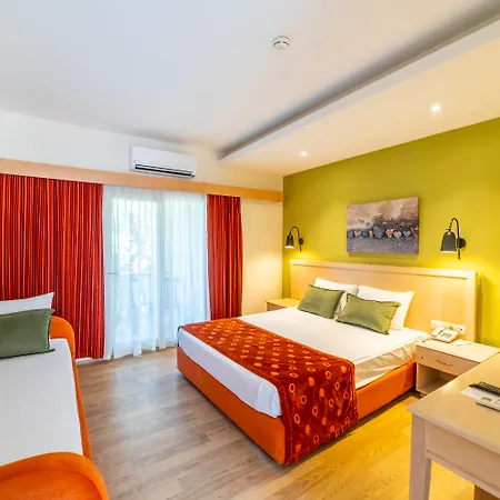 Queen's Park Goeynuek