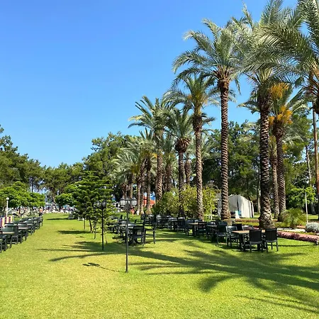Queen's Park Goeynuek 5* Κεμέρ