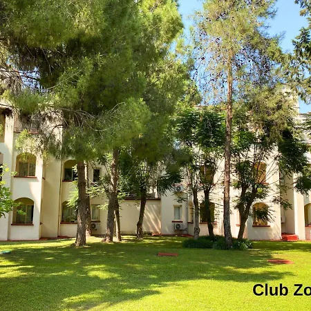 Queen's Park Goeynuek Hotel