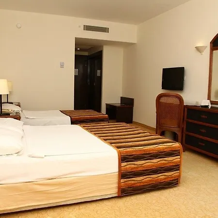 Hotel Queen's Park Goeynuek