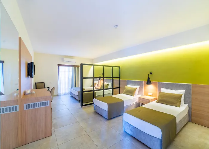 Queen's Park Goeynuek Hotel 5*