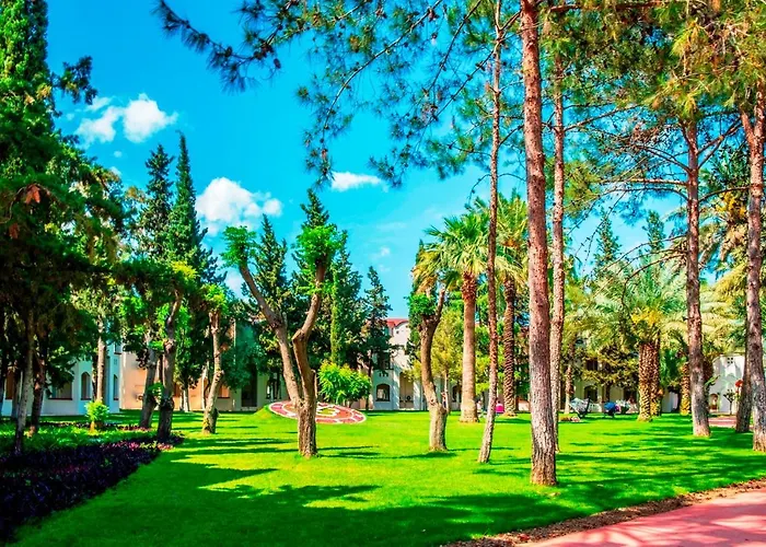 Queen's Park Goeynuek Kemer