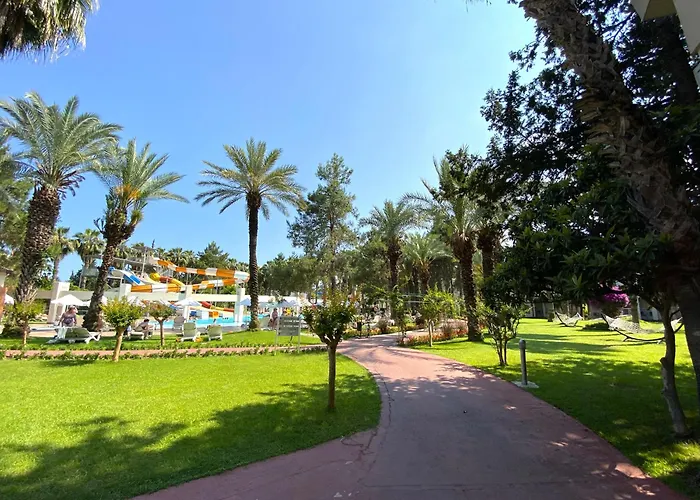 Hotel Queen's Park Goeynuek Kemer