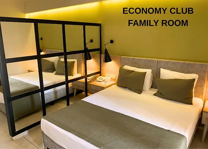Hotel Queen's Park Goeynuek 5*