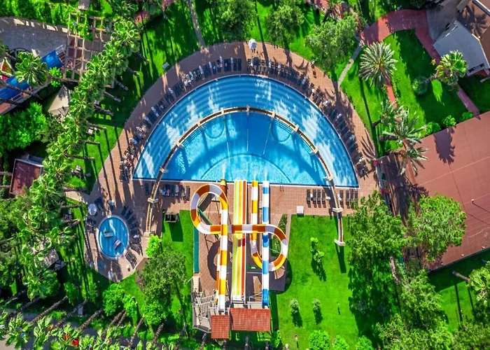 Hotel Queen's Park Goeynuek 5*