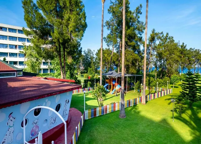 Hotel Queen's Park Goeynuek 5*