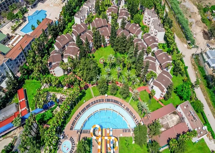 Hotel Queen's Park Goeynuek 5*