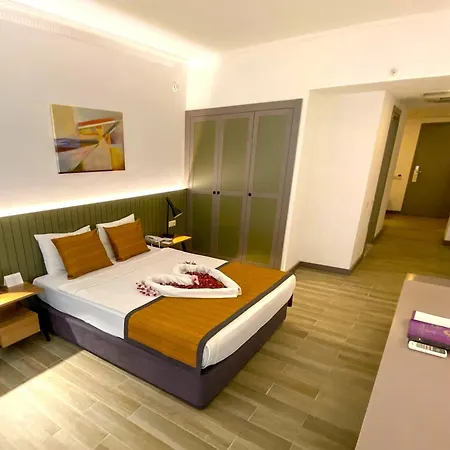 Hotel Queen's Park Goynuk 5*