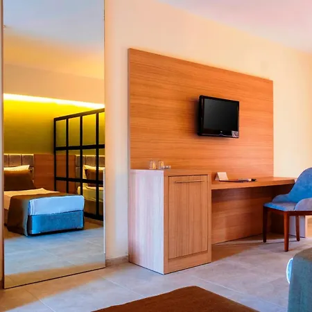 Queen's Park Goynuk Hotel