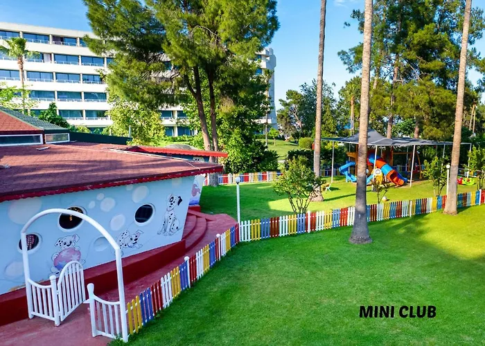 Queen's Park Goeynuek Kemer
