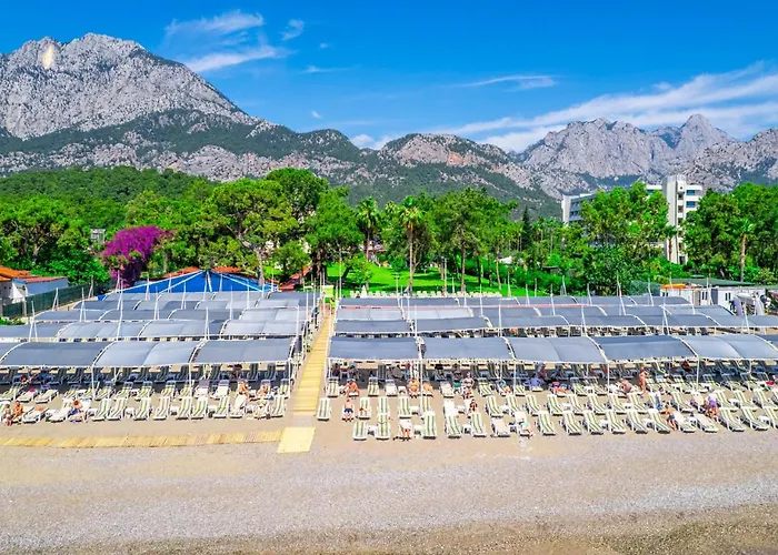 Queen's Park Goeynuek Kemer