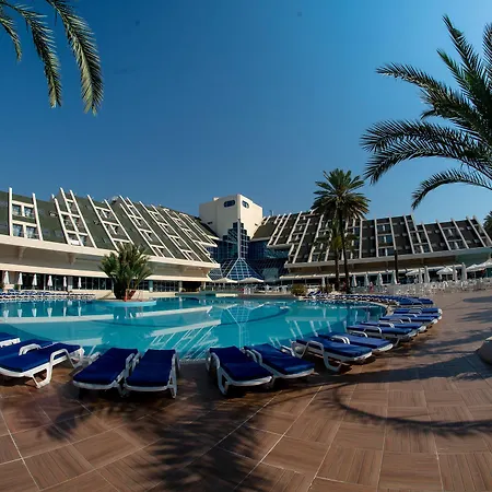 Queen's Park Goeynuek Kemer