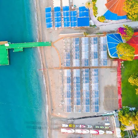 Queen's Park Goeynuek Szálloda