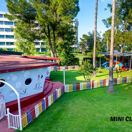 Queen's Park Goeynuek Κεμέρ