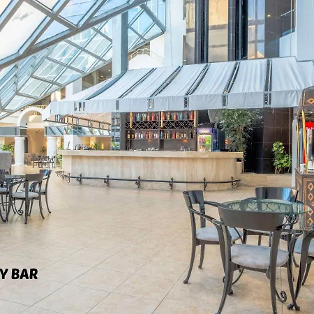 Queen's Park Goeynuek Szálloda