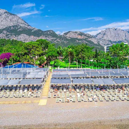 Queen's Park Goeynuek Kemer