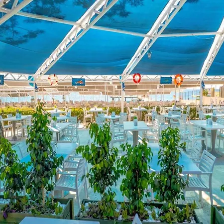 Ξενοδοχείο Queen's Park Goeynuek 5*