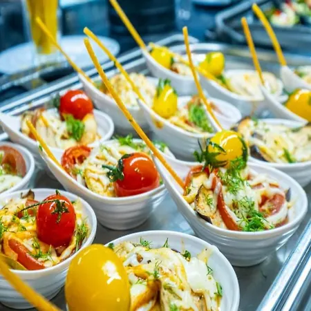 Queen's Park Goeynuek Κεμέρ