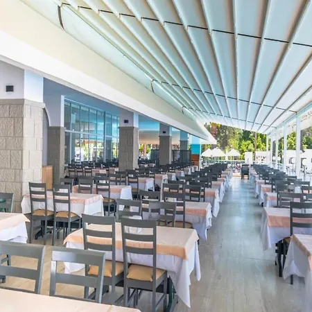 Queen's Park Goeynuek Ξενοδοχείο