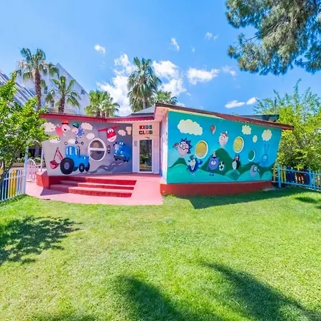 Ξενοδοχείο Queen's Park Goeynuek