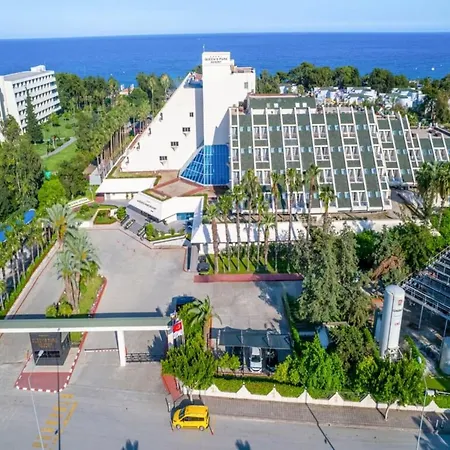 Queen's Park Goeynuek Κεμέρ