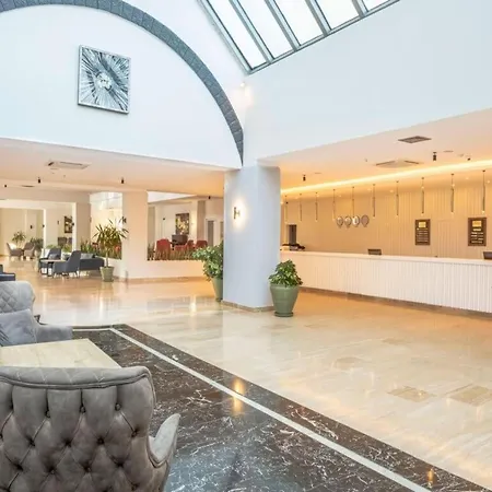 Queen's Park Goeynuek