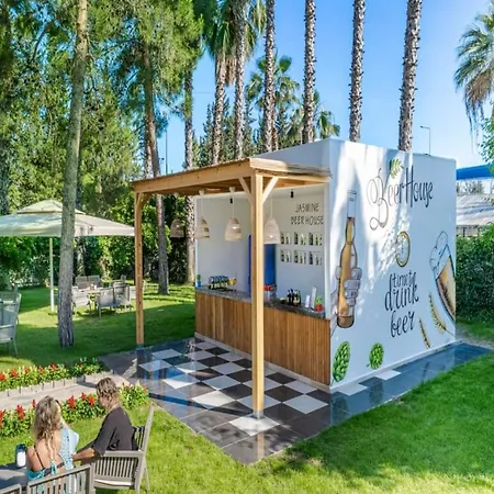 Ξενοδοχείο Queen's Park Goeynuek