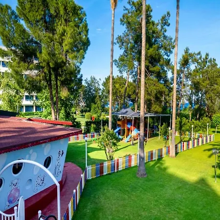 Ξενοδοχείο Queen's Park Goeynuek 5*