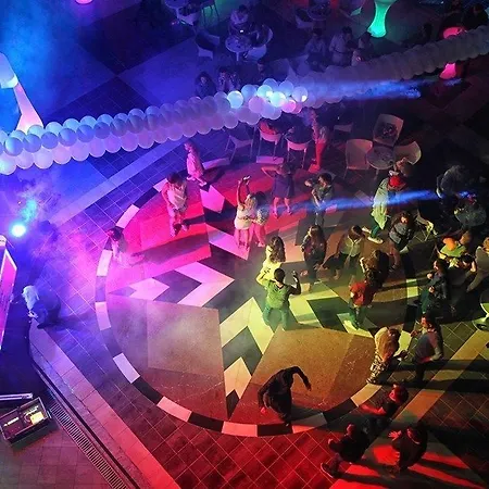 Szálloda Queen's Park Goeynuek