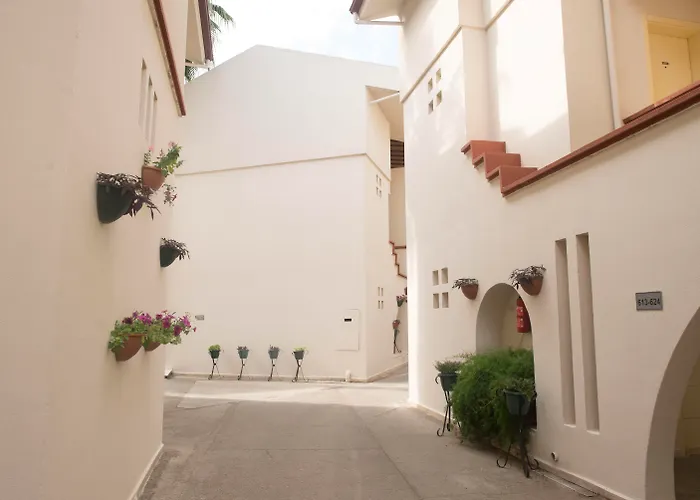 Queen's Park Goeynuek