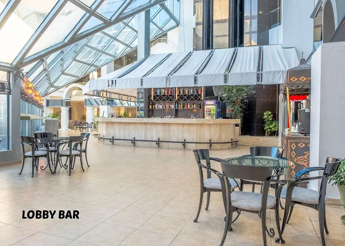 Queen's Park Goeynuek Szálloda