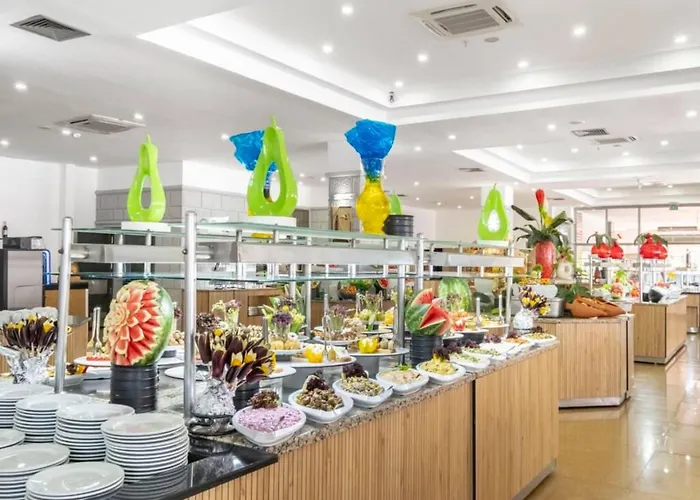 Queen's Park Goeynuek Szálloda 5*