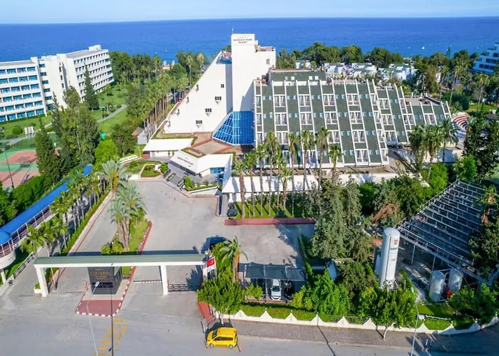 Queen's Park Goeynuek Kemer